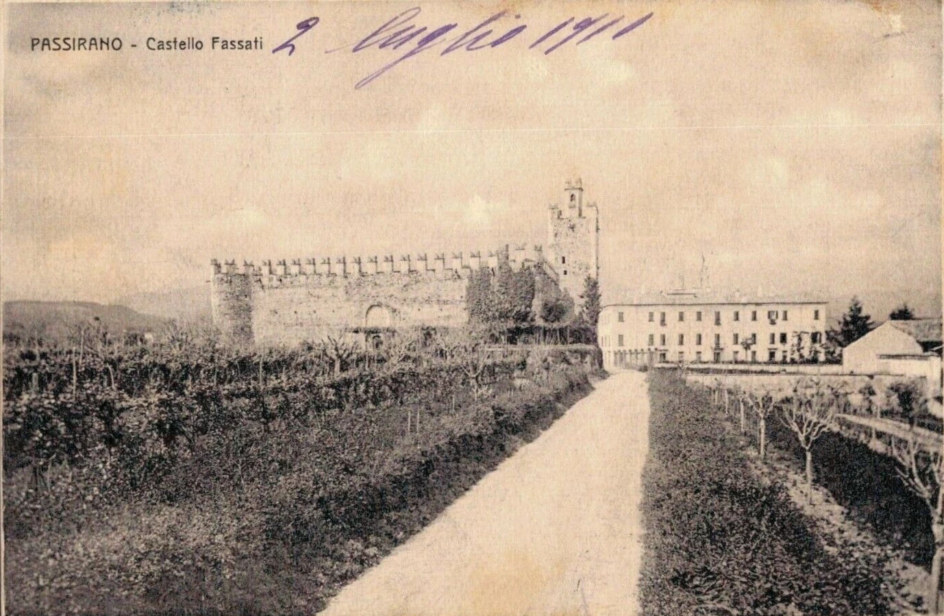 Il viale del Castello